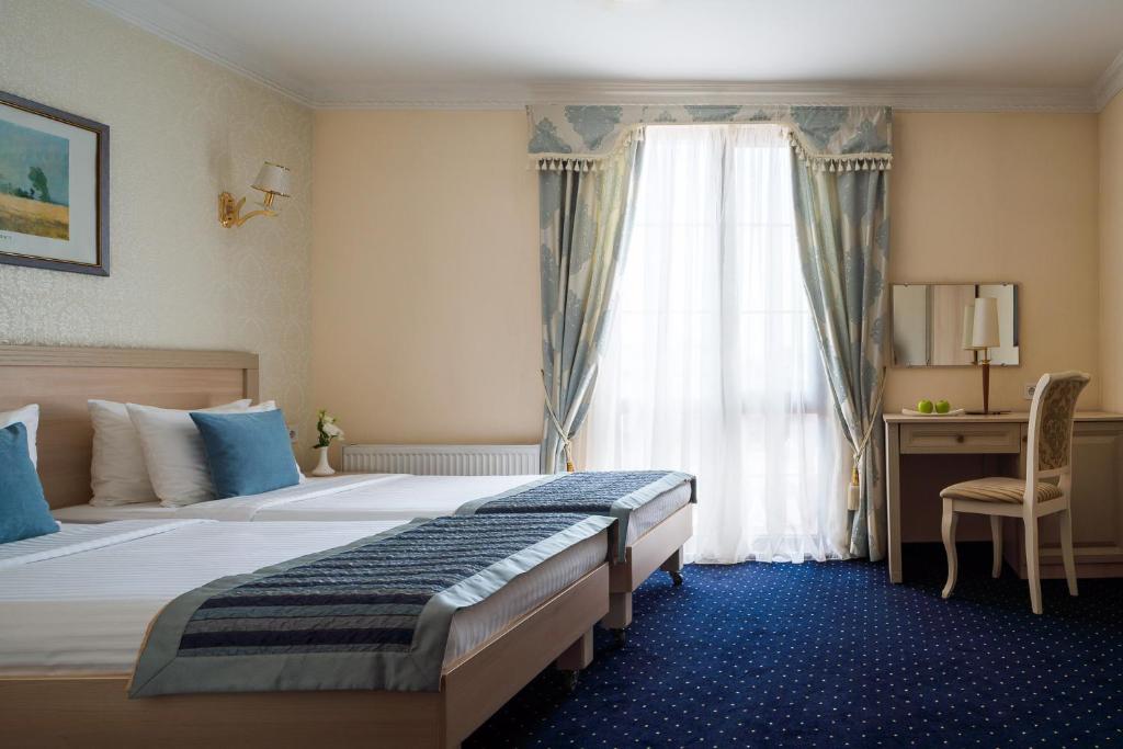 Postel nebo postele na pokoji v ubytování Mozart Hotel
