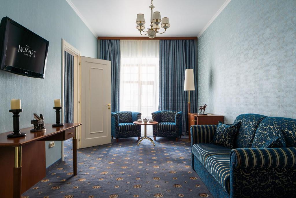 TV a/nebo společenská místnost v ubytování Mozart Hotel