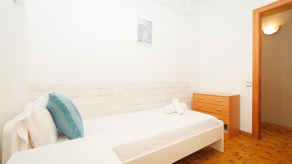 Postel nebo postele na pokoji v ubytování Bed&Bcn Sant Andreu