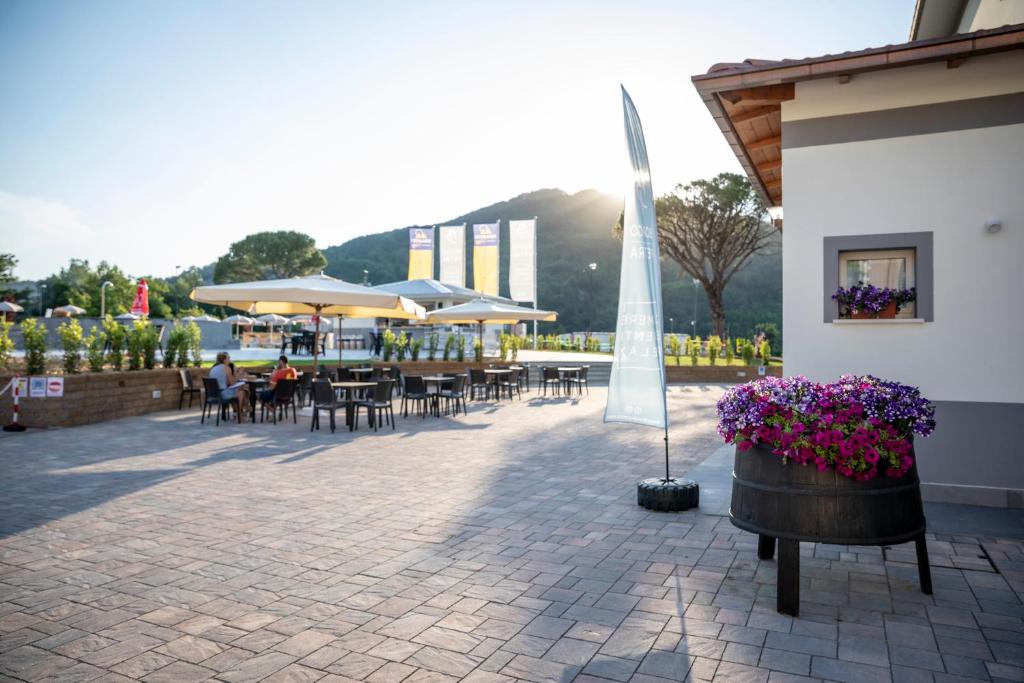 A restaurant or other place to eat at Borgopetra