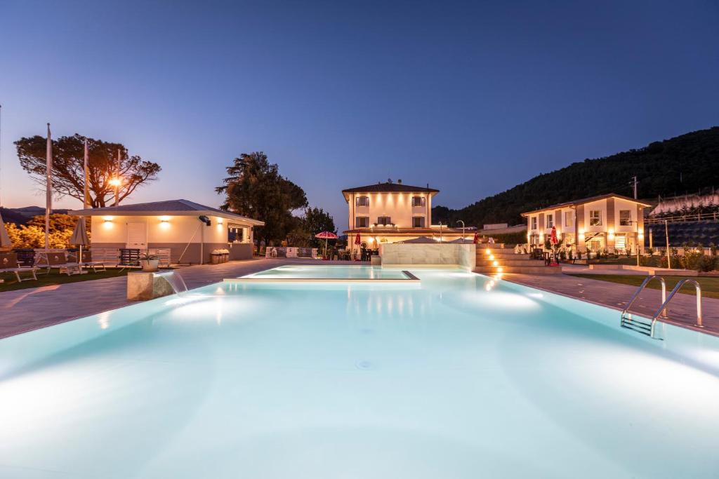 The swimming pool at or close to Borgopetra