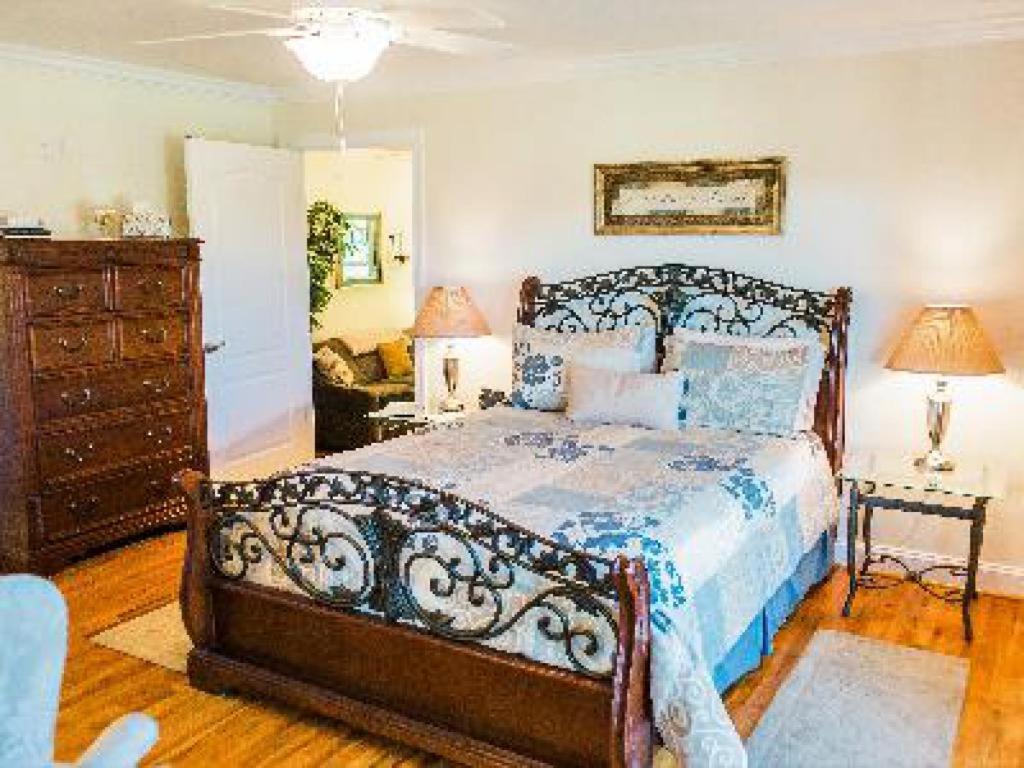 A Mighty Oak B&B - 