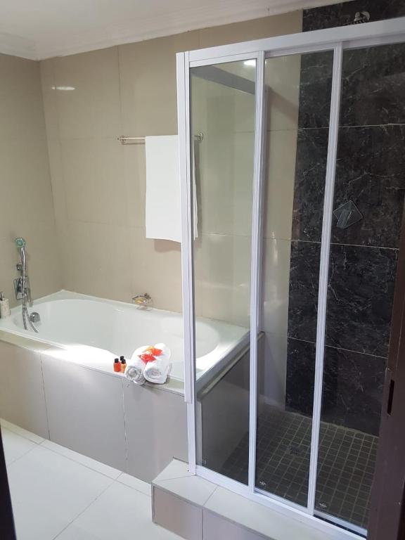 The Royal Prime Guest Lodge - 