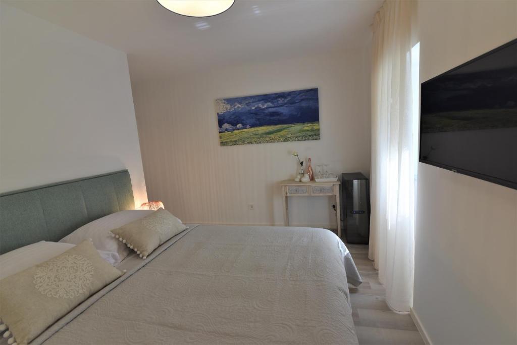 Postel nebo postele na pokoji v ubytování Letorina rooms and apartments with pool