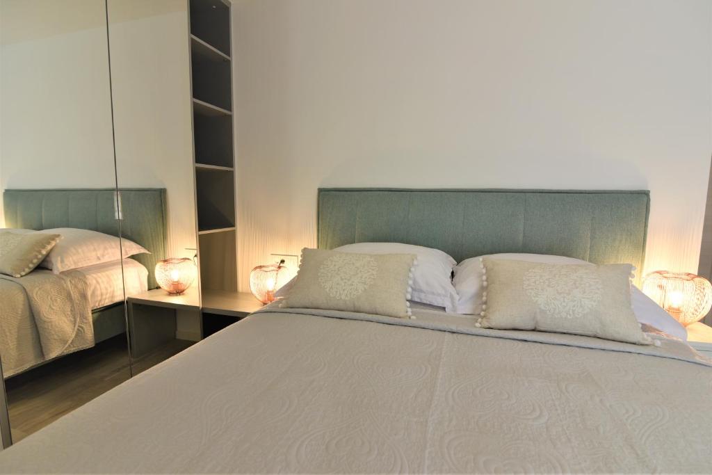 Postel nebo postele na pokoji v ubytování Letorina rooms and apartments with pool