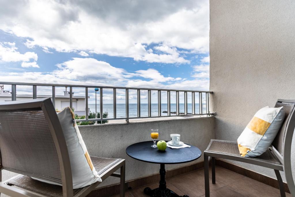 Balkón nebo terasa v ubytování Hôtel du Midi Plage