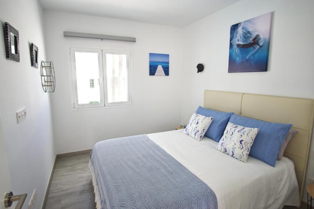 Cama ou camas em um quarto em Apartment Cucharas Beach - Pool - Beach 2 min - Free AC & Wifi