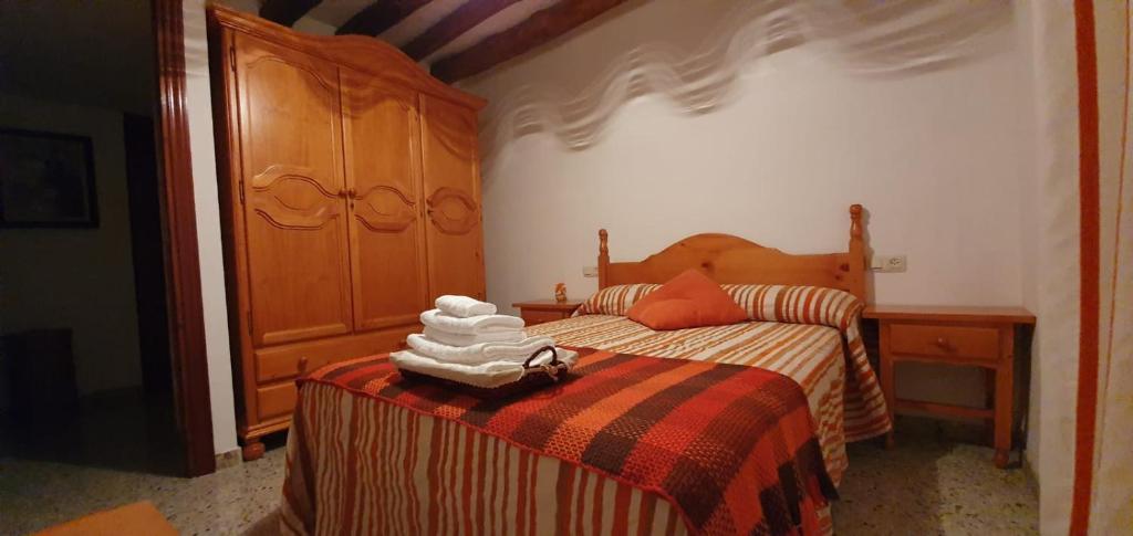 Casa Rural SIGLO XX tesisinde bir odada yatak veya yataklar