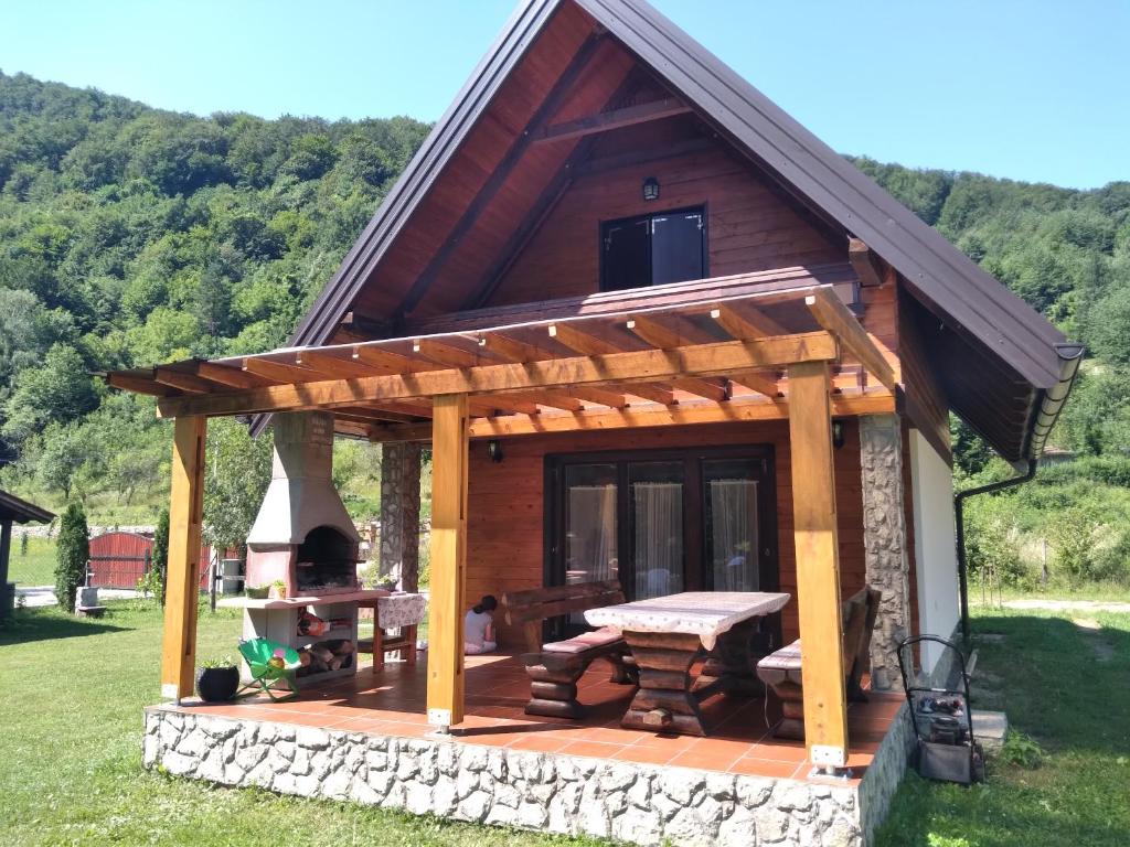 a cabin with a picnic table and a grill at Vacation home Zara in Lohovo