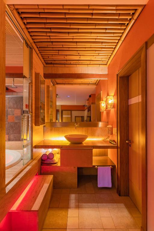  Dragon Motel (Adult Only)