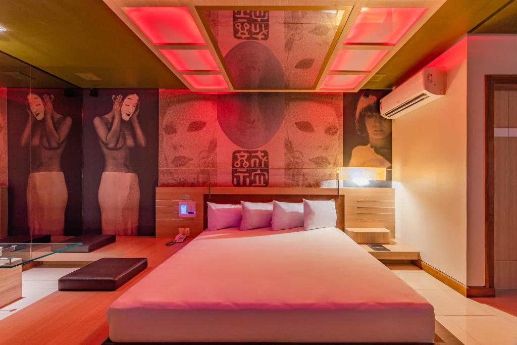  Dragon Motel (Adult Only)