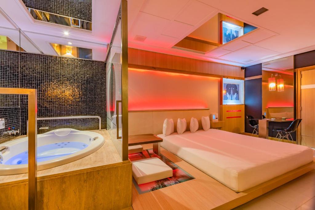  Dragon Motel (Adult Only)
