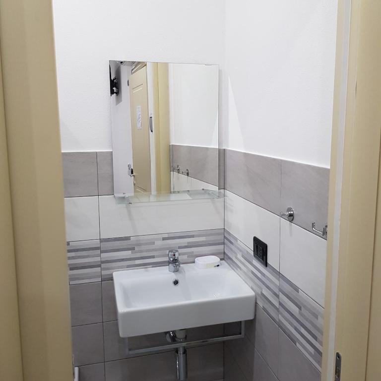 Koupelna v ubytování LE CAMERE DI OLTI
