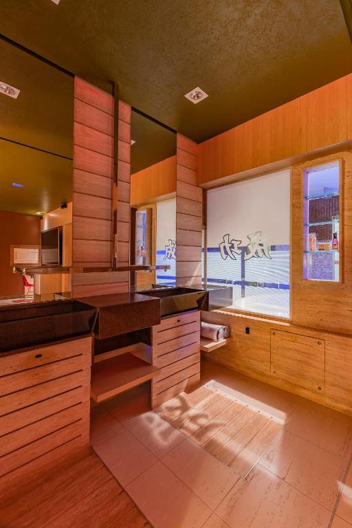  Dragon Motel (Adult Only)