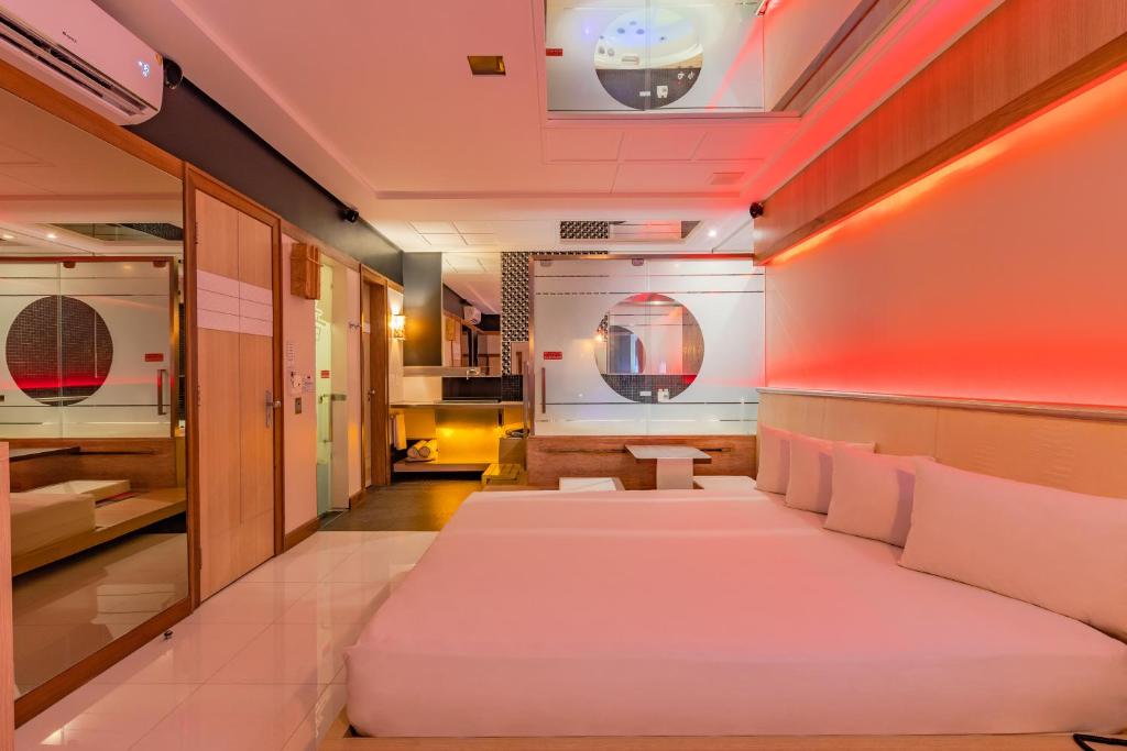  Dragon Motel (Adult Only)