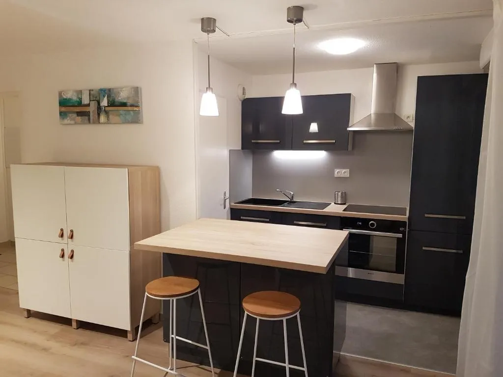 App contemporain T2 48m2 avec parking privé - 5 min du centre, Beaune, Franţa