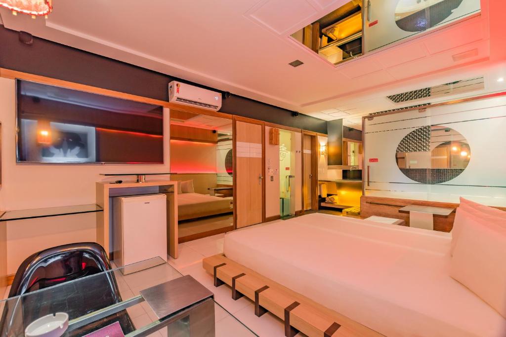  Dragon Motel (Adult Only)