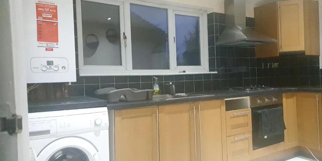 Airy Split level Victorian flat in Stratford, London, Londra, Marea Britanie