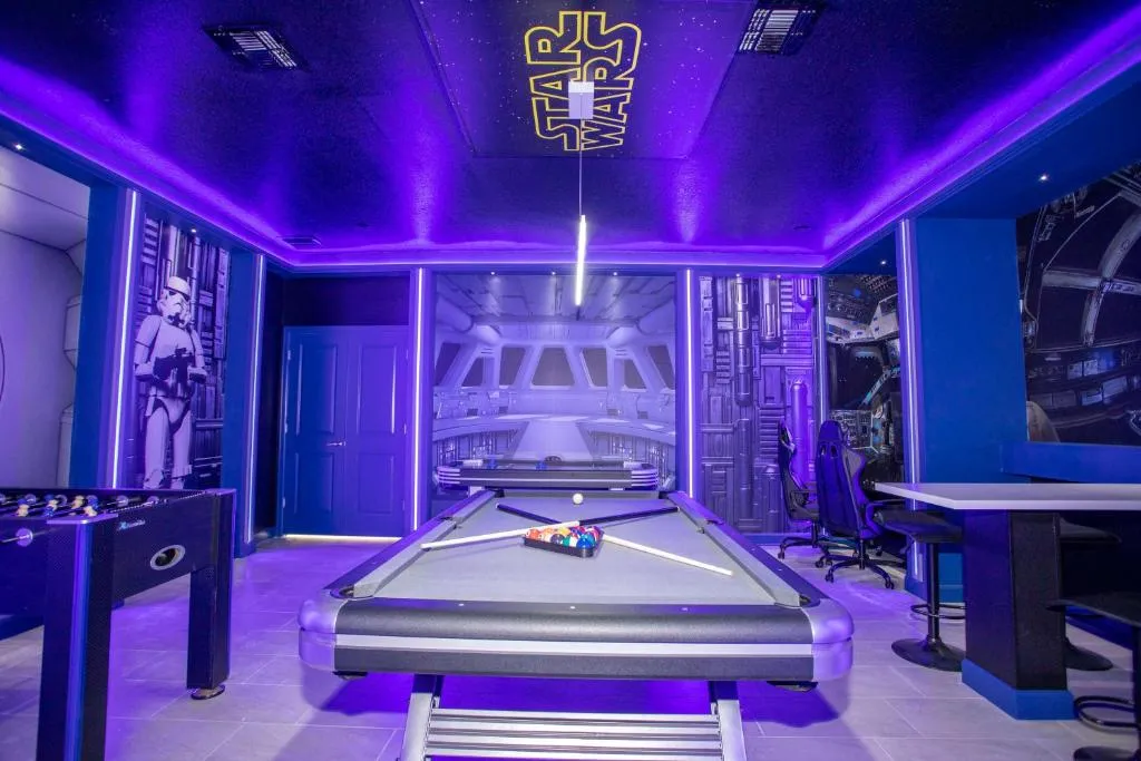 Super luxury 6 bedroom home with cinema and game room, Kissimmee, Statele Unite ale Americii
