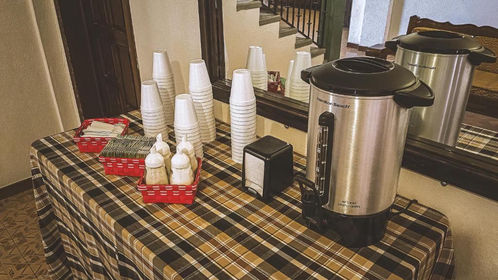 Příslušenství pro přípravu čaje a kávy v ubytování Hotel Alhóndiga