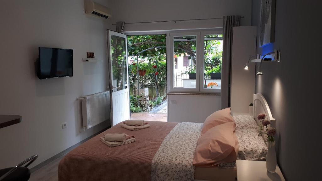 Łóżko lub łóżka w pokoju w obiekcie Guesthouse Mila