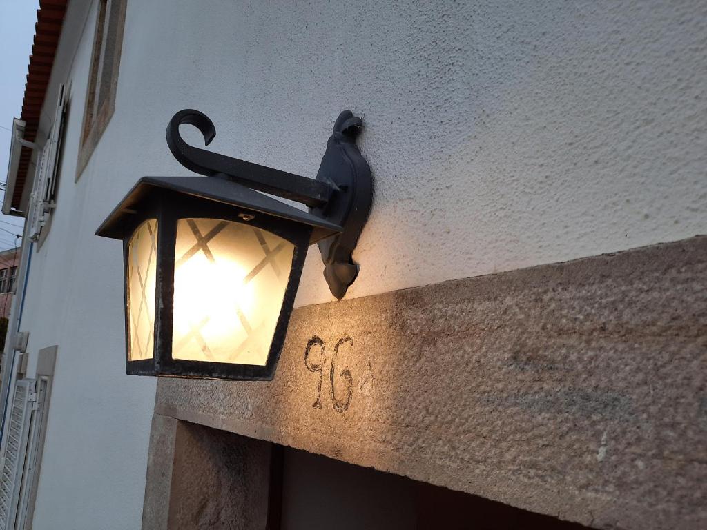 a light on the side of a building at Casa Mateus - Colares, Parque Natural Sintra Cascais in Sintra