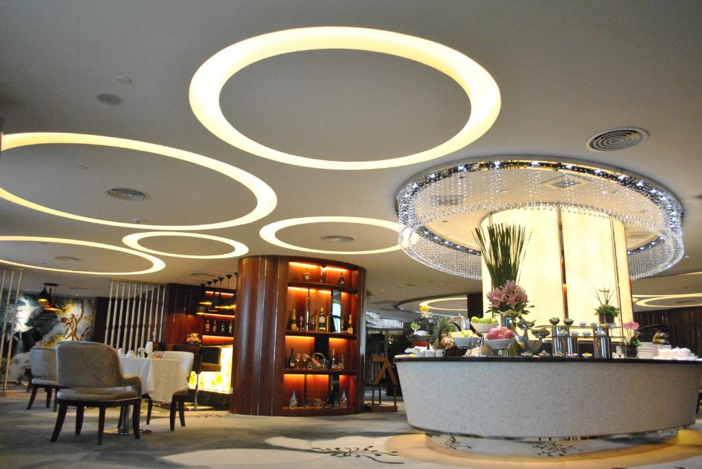 Crowne Plaza Foshan, an IHG Hotel - Exclusive bus stations for HKSAR round-trips 레스토랑 또는 맛집