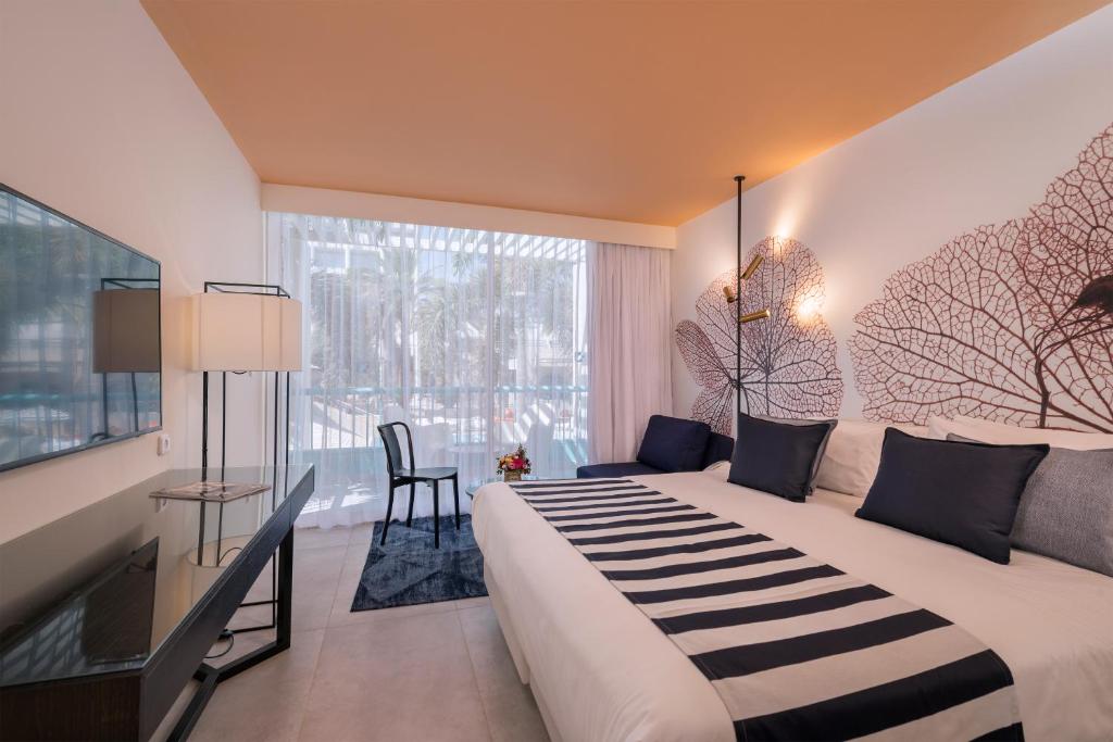 Ein Bett oder Betten in einem Zimmer der Unterkunft Yam Suf by Isrotel Collection
