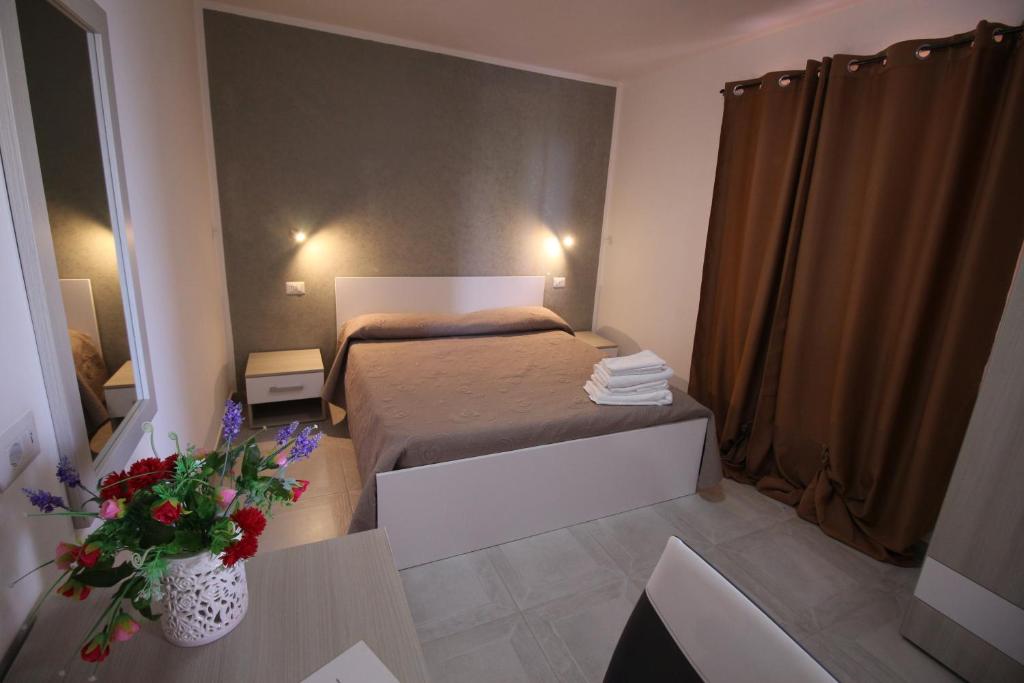 a small bedroom with a bed and a table at Chiaro di Luna in Santa Domenica