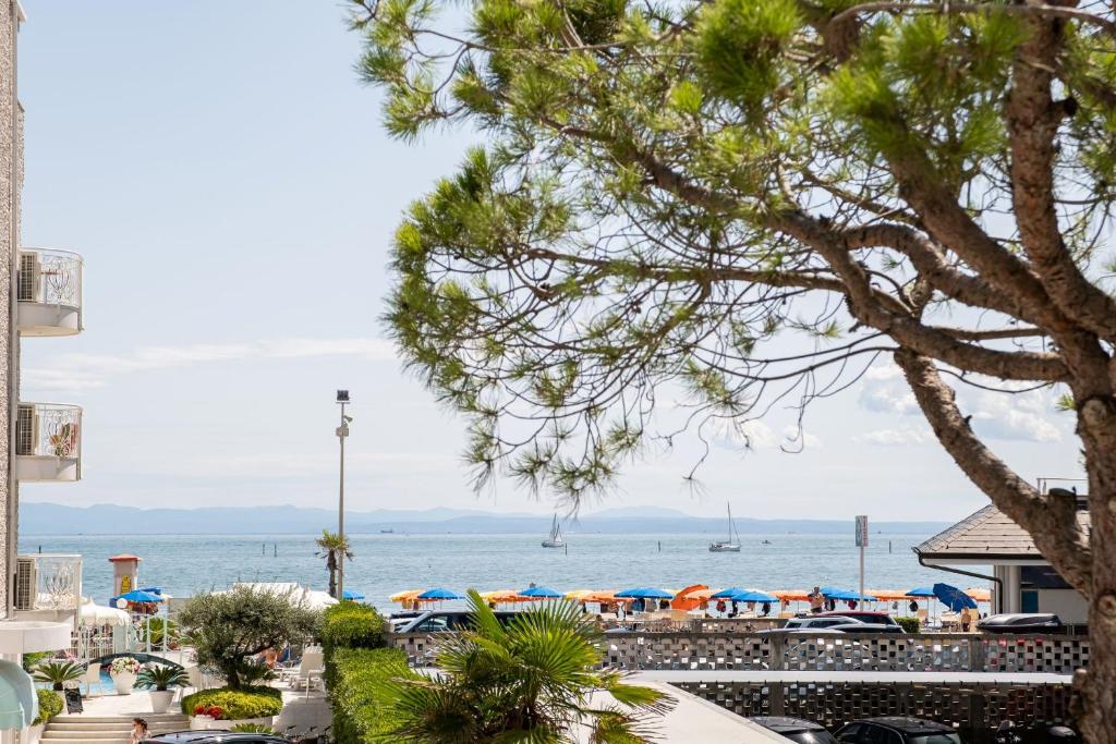 Appartamenti Lignano Sabbiadoro - Villa Ammiraglia - Appartement Met Uitzicht Op Zee