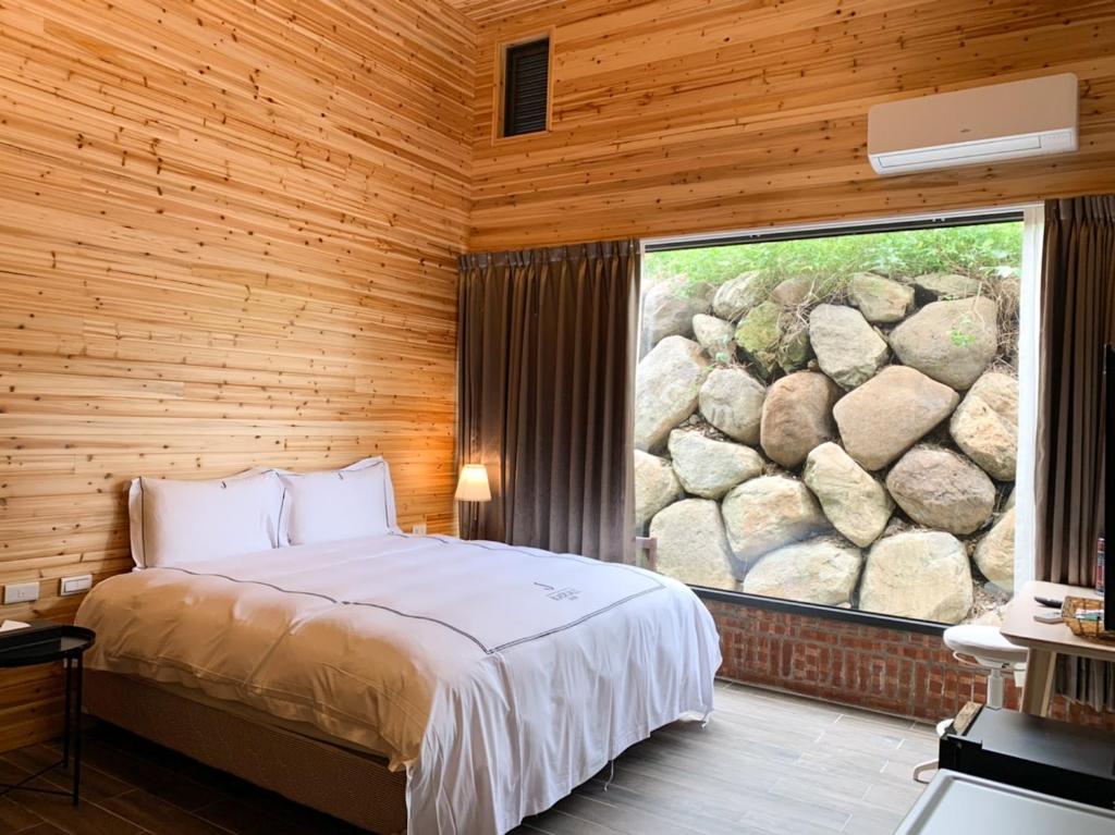Postel nebo postele na pokoji v ubytování BlackJazz Inn