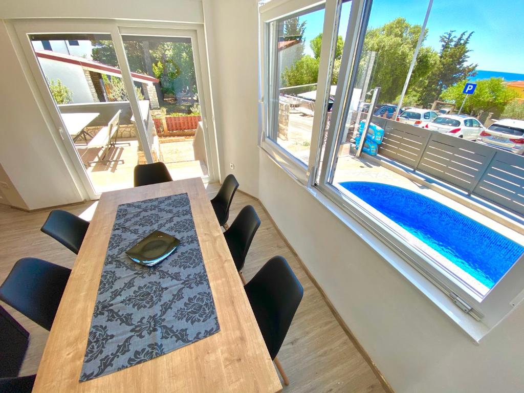 Balkon lub taras w obiekcie NOEL - three bedroom apartment with pool