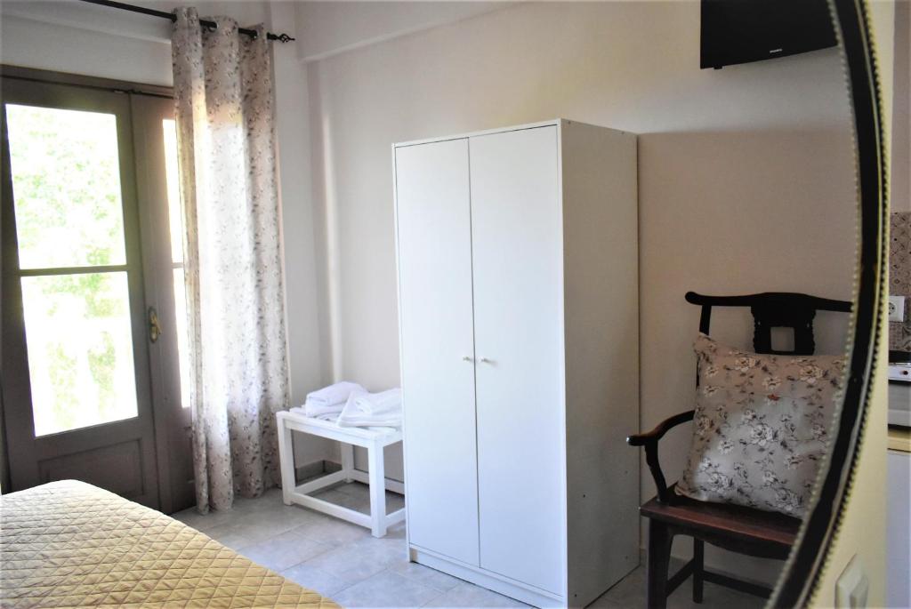 Łóżko lub łóżka w pokoju w obiekcie Studios Thea Fresh Rooms Thassos