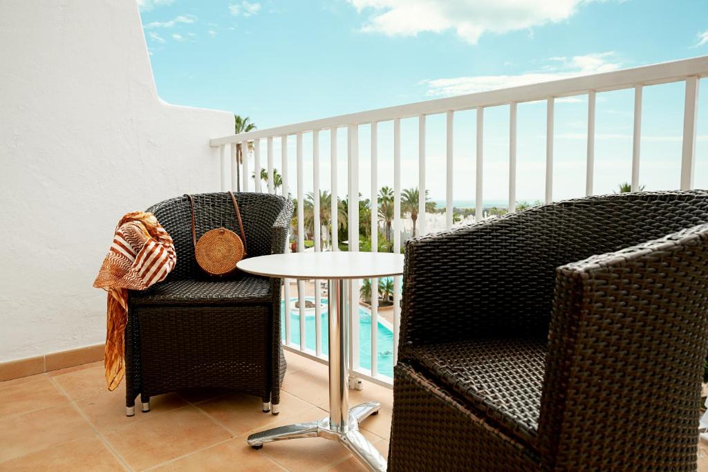 Posezení v ubytování Sunprime Atlantic View Suite & Spa