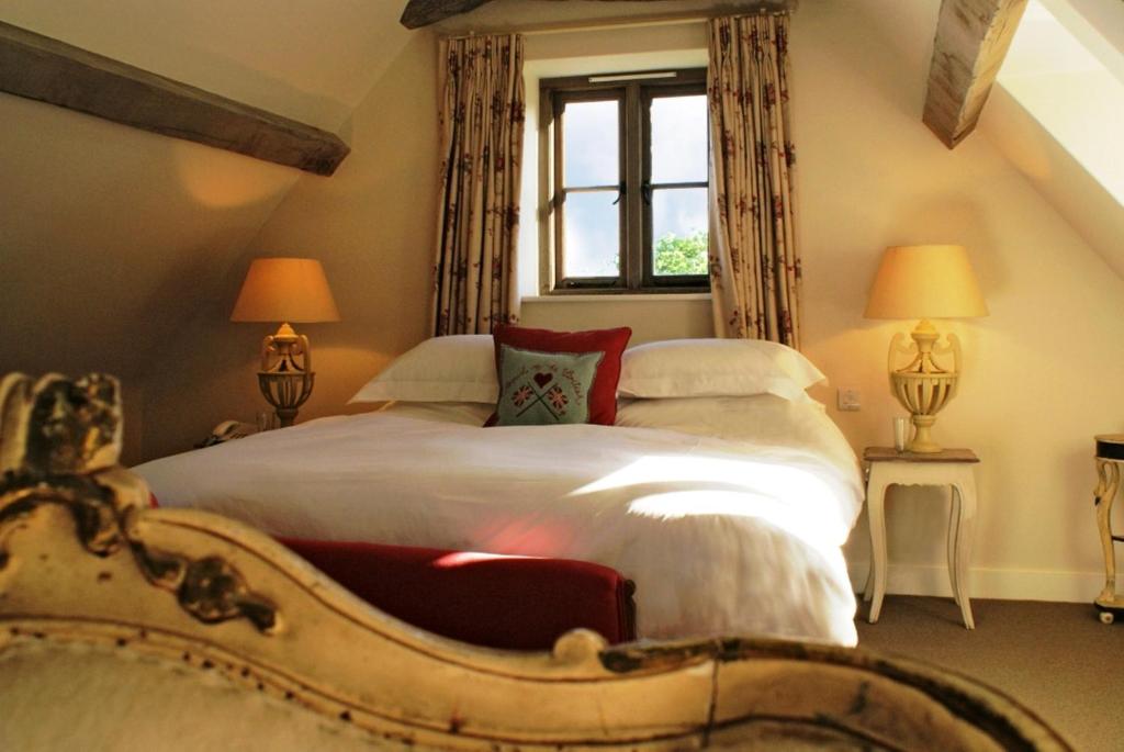 The Swan Inn Swinbrook - Comfy Luxe Super King Room