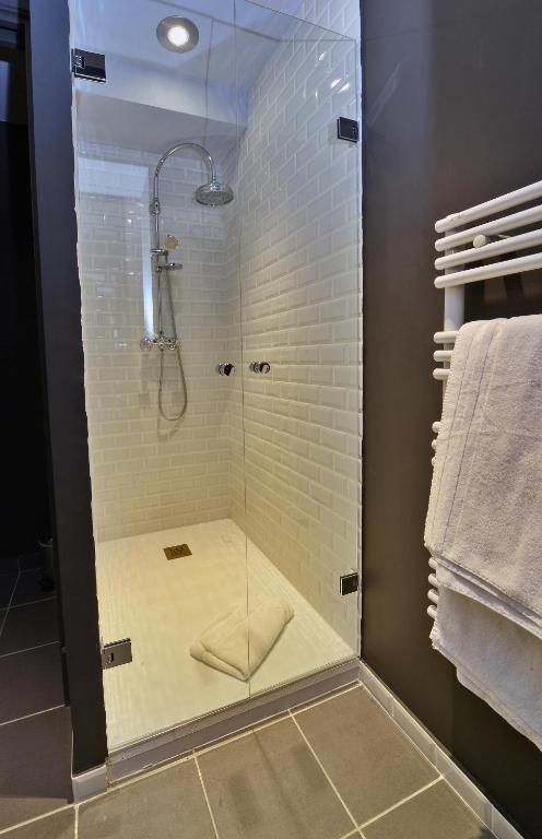 Een badkamer bij Maison de Famille Les 5 Fr&egrave;res