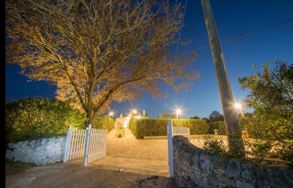 A garden outside Trulli Francesca Ciclovia