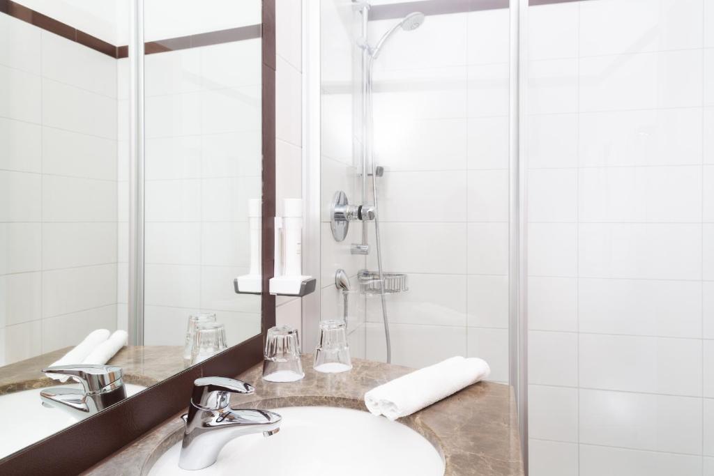 O baie la FrühstücksHotel Scharinger