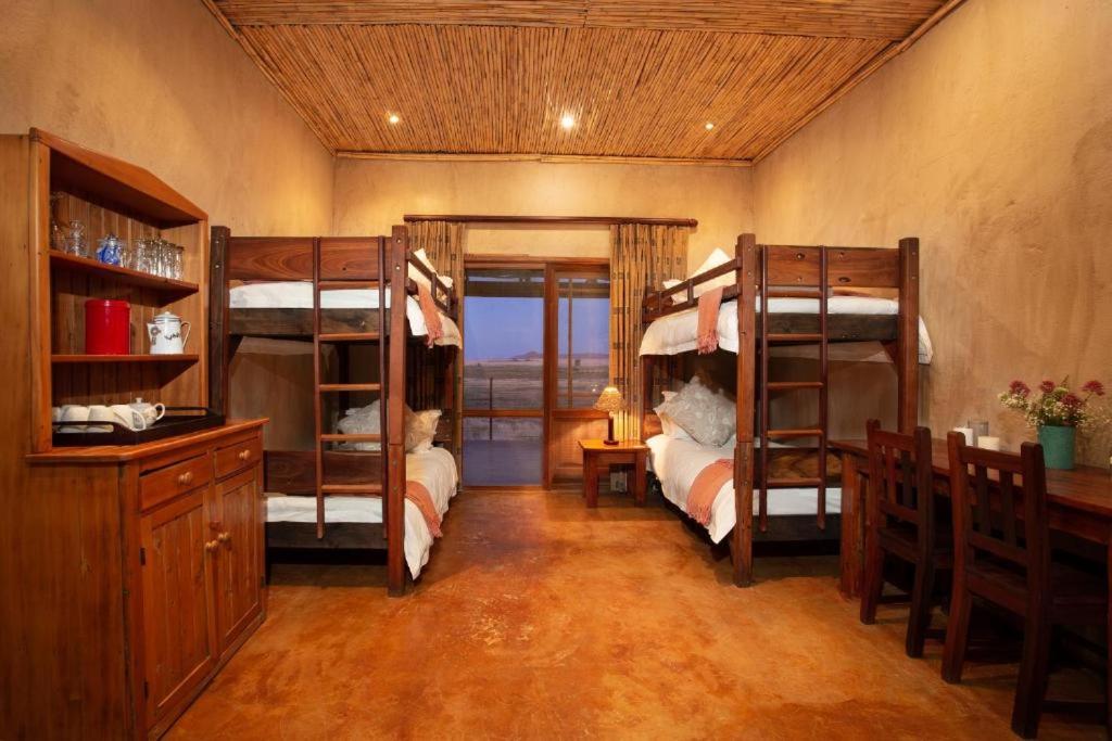 Postel nebo postele na pokoji v ubytování Gannabos Guest House