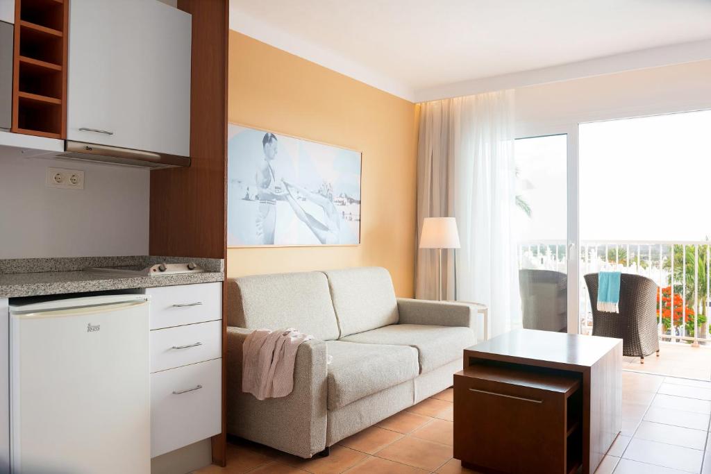 Posezení v ubytování Sunprime Atlantic View Suite & Spa