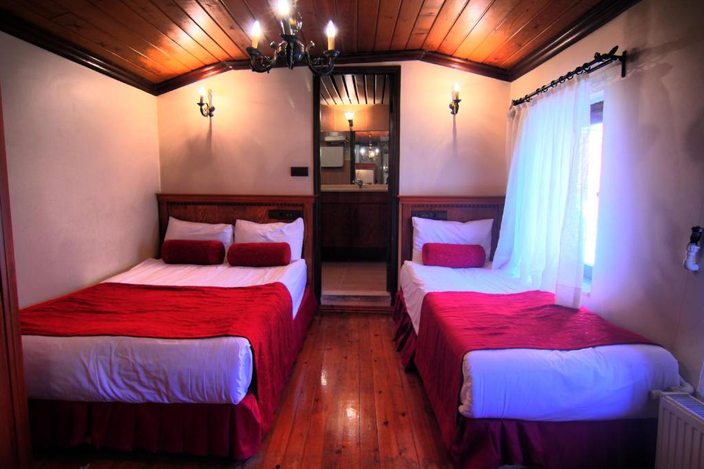 Postel nebo postele na pokoji v ubytování Kervansaray Canakkale Hotel - Special Category