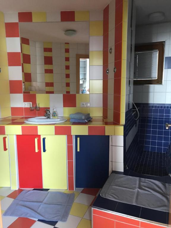 a bathroom with a lego kitchen with a sink at Wörter Marianne in Sankt Ulrich am Pillersee