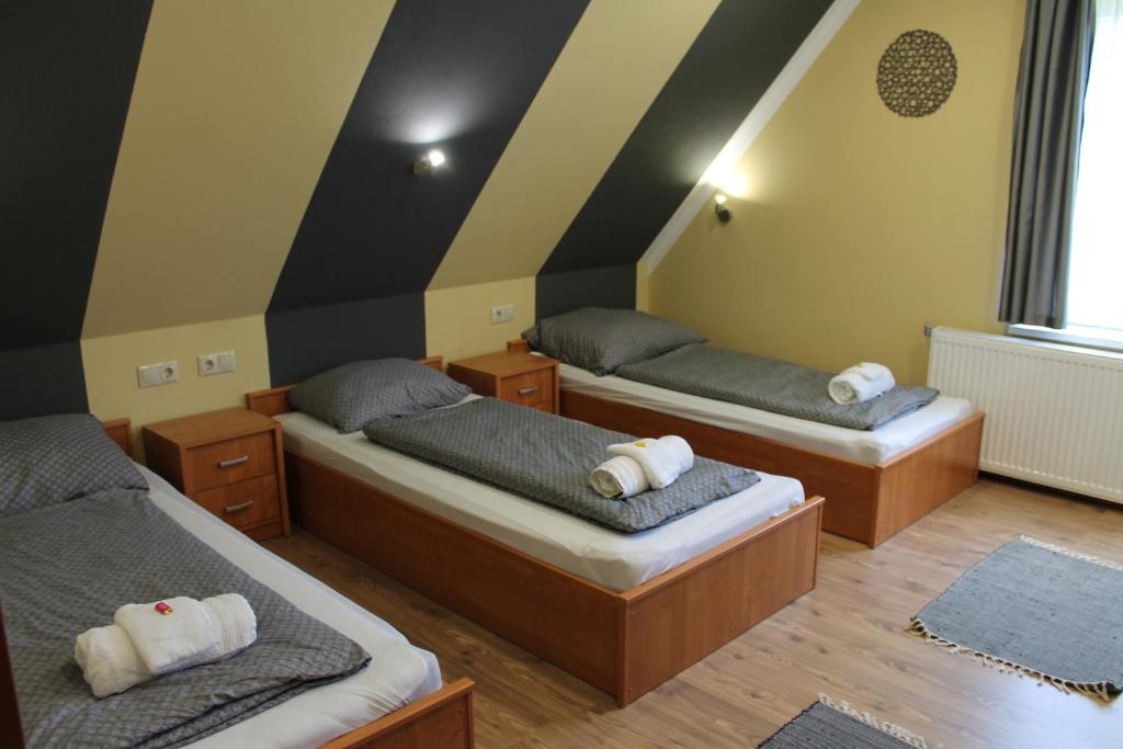 Postel nebo postele na pokoji v ubytování Kirschbaum Apartment