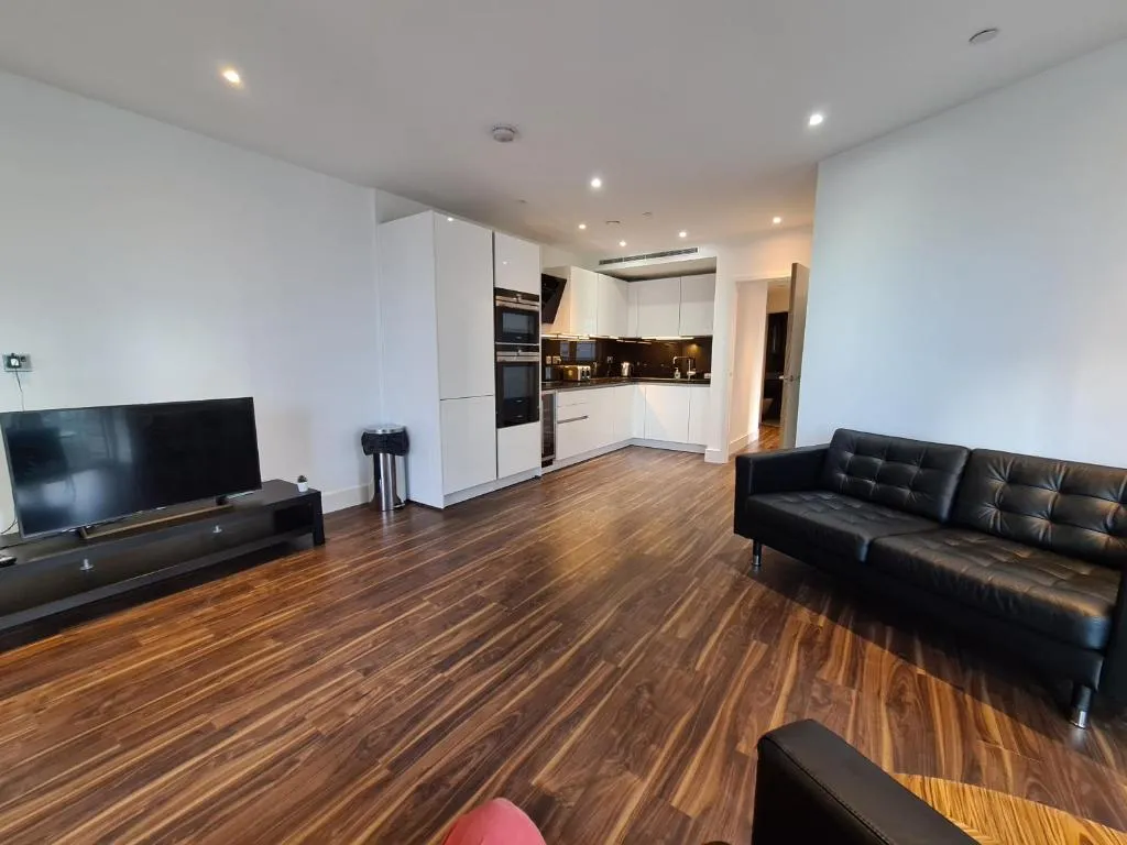 London City Apartment - Next to Station, Londra, Marea Britanie