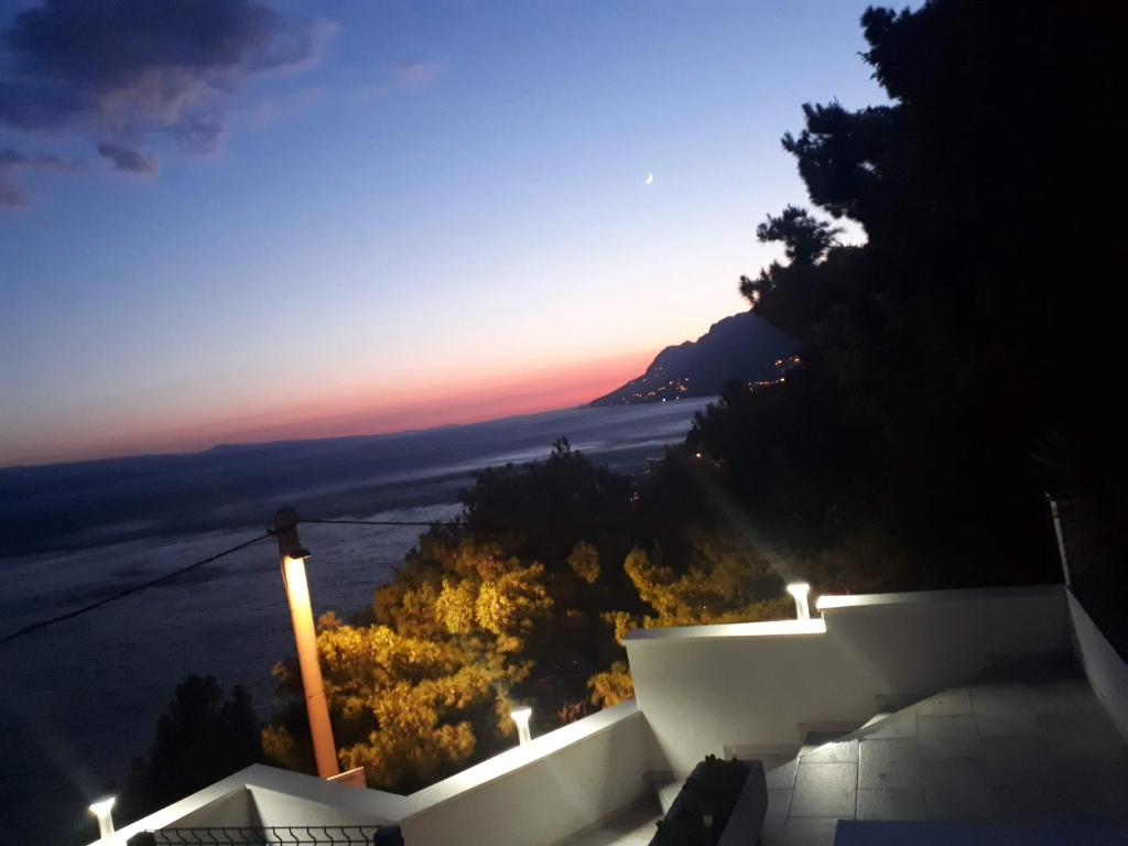a view of the ocean at sunset from a house at Studio Ante in Brela