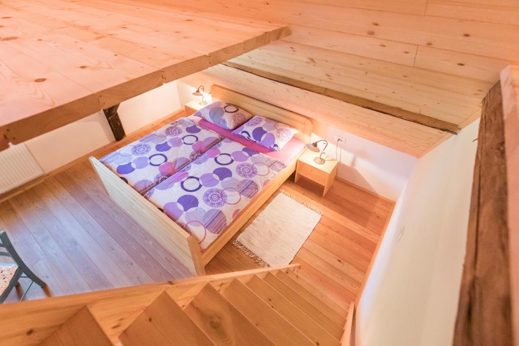 Postel nebo postele na pokoji v ubytování Homestead farm Tešnak