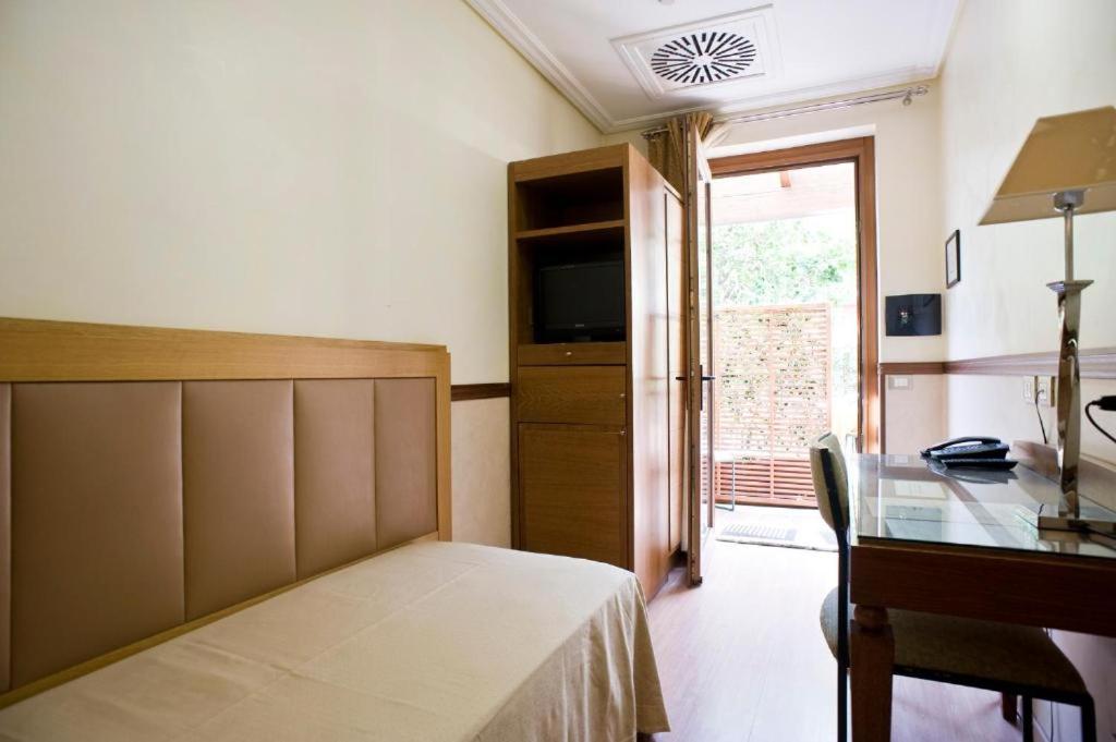Легло или легла в стая в Hotel Astoria Garden