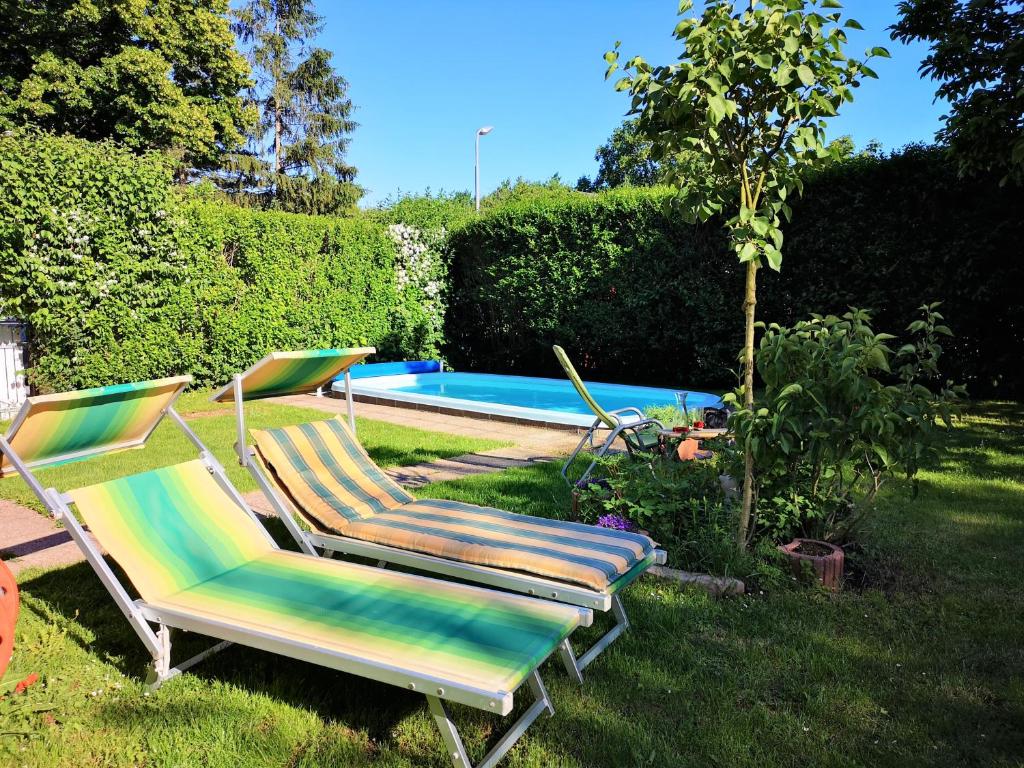 Het zwembad bij of vlak bij Christl - Apartment mit Garten und Pool zur Mitbenutzung