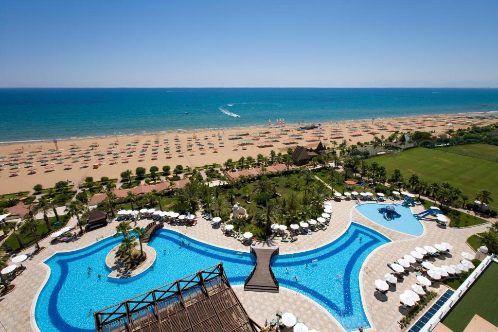 Bazén v ubytování Sentido Kamelya Selin Luxury Resort & SPA nebo v jeho okolí
