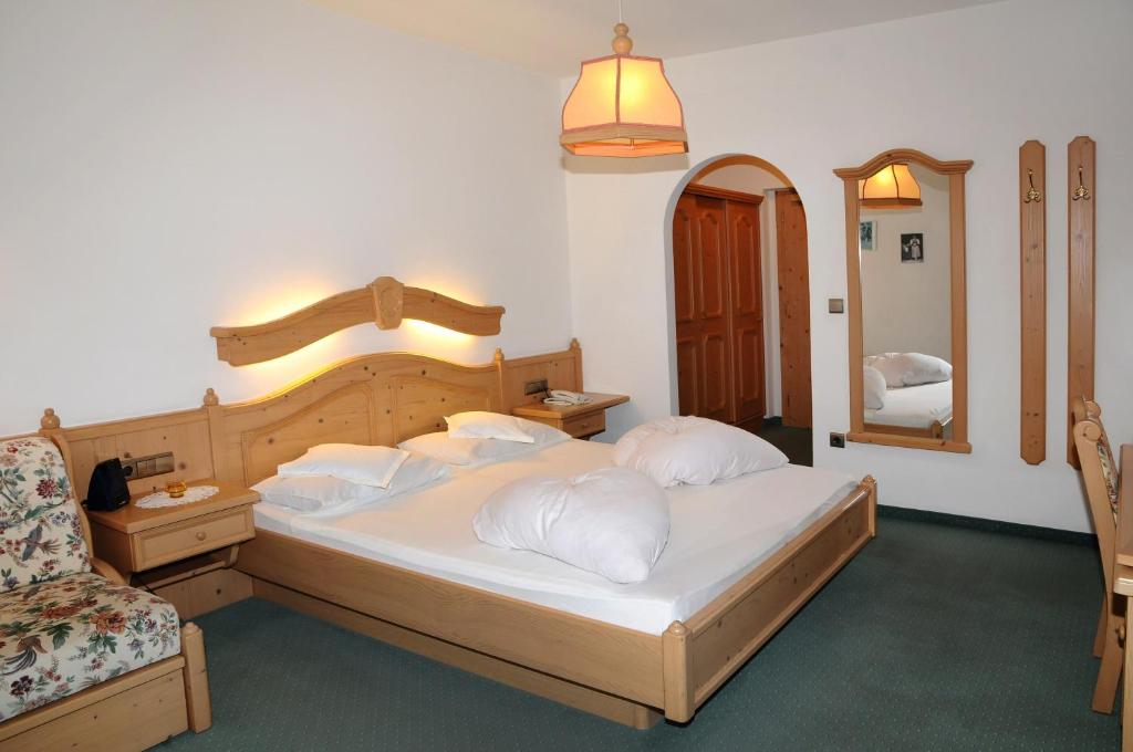 Postel nebo postele na pokoji v ubytování Hotel Kirchenwirt